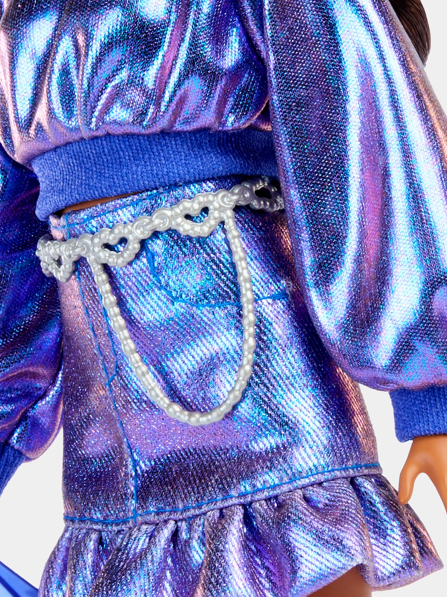 Barbie Deluxe Fashionista Metallic Mora,Barbie,JFP42