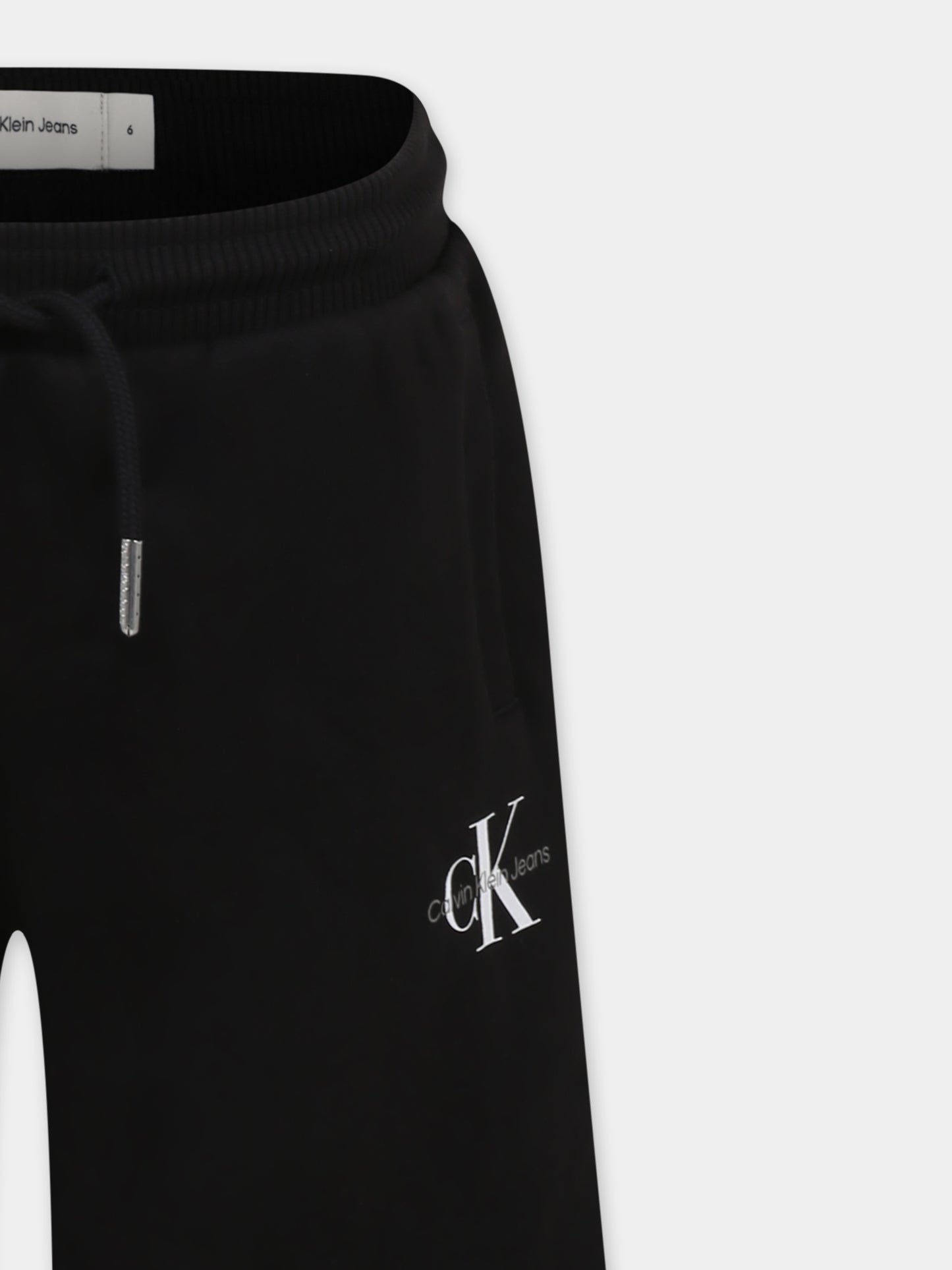 Short noir pour enfants avec logo