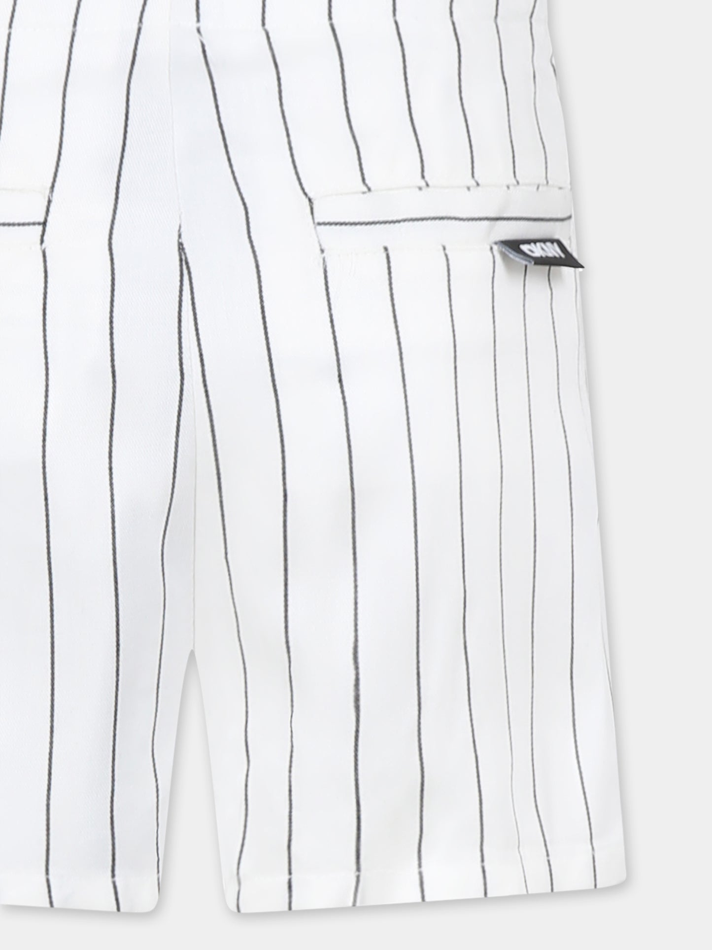 Short blanc pour fille avec logo