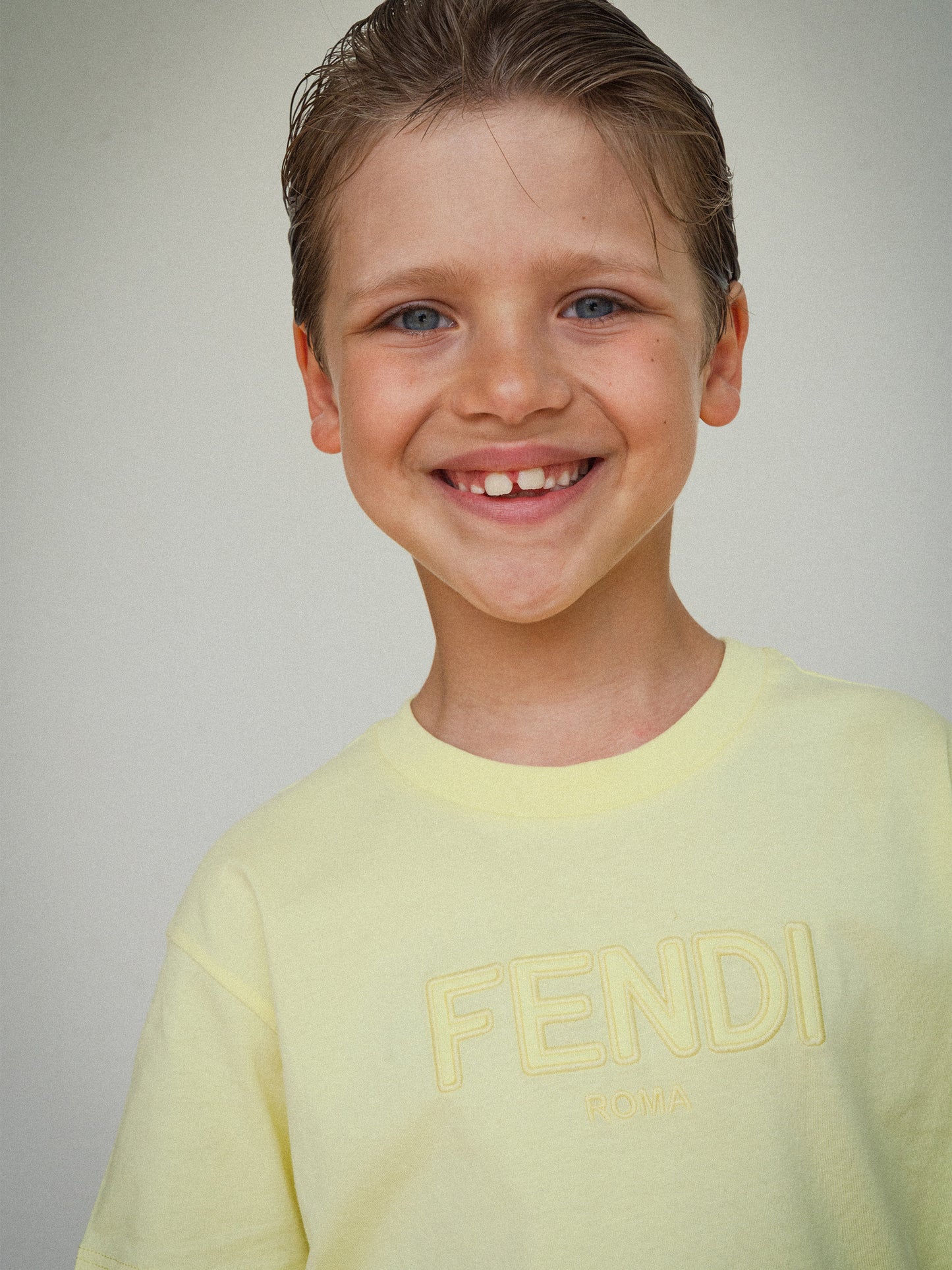 T-shirt jaune pour enfants avec logo