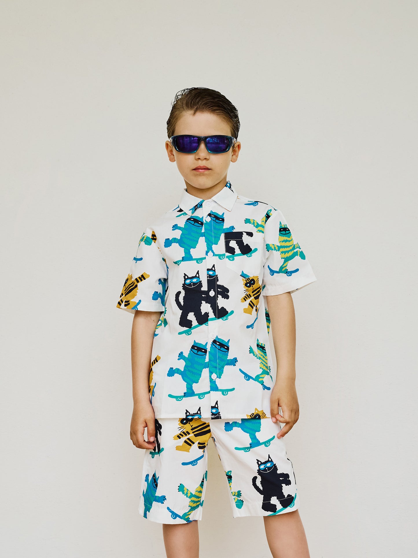 Short blanc pour garçon avec chats