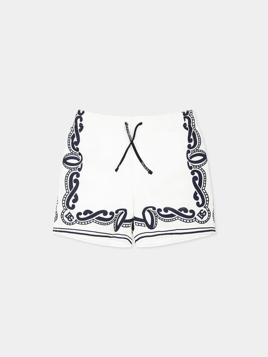 Short de bain blanc de la marque de luxe italienne Dolce & Gabbana Kids, avec taille élastiquée, cordon de serrage et poche arrière. Il est décoré d'un imprimé bandana et d'un logo.