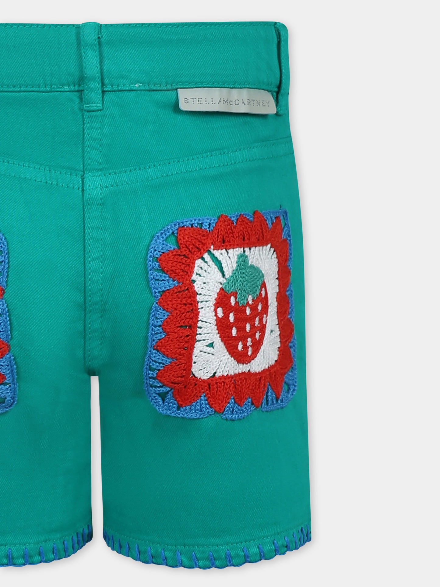 Short vert pour fille avec fraise